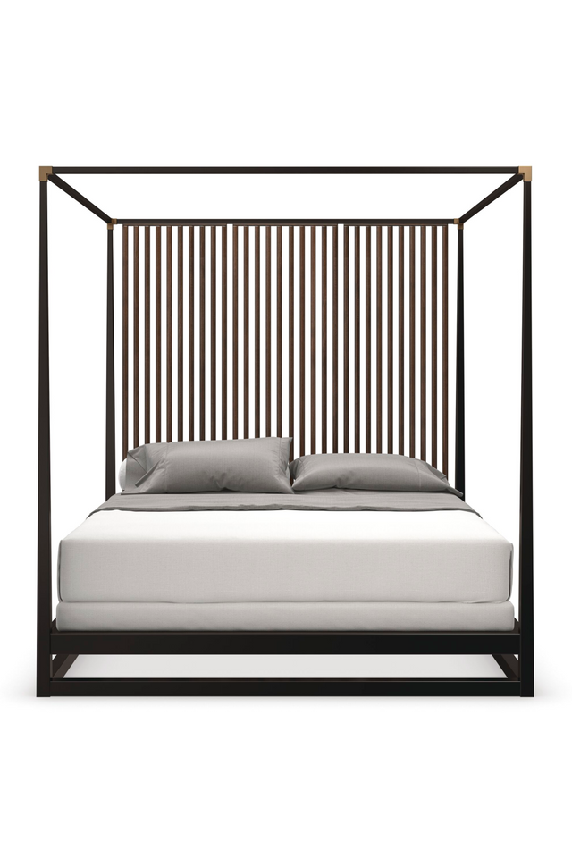 Brązowe drewniane łóżko z baldachimem | Caracole Pinstripe | Caracole.eu.com