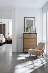 Brązowe drewniane łóżko z baldachimem | Caracole Pinstripe | Caracole.eu.com