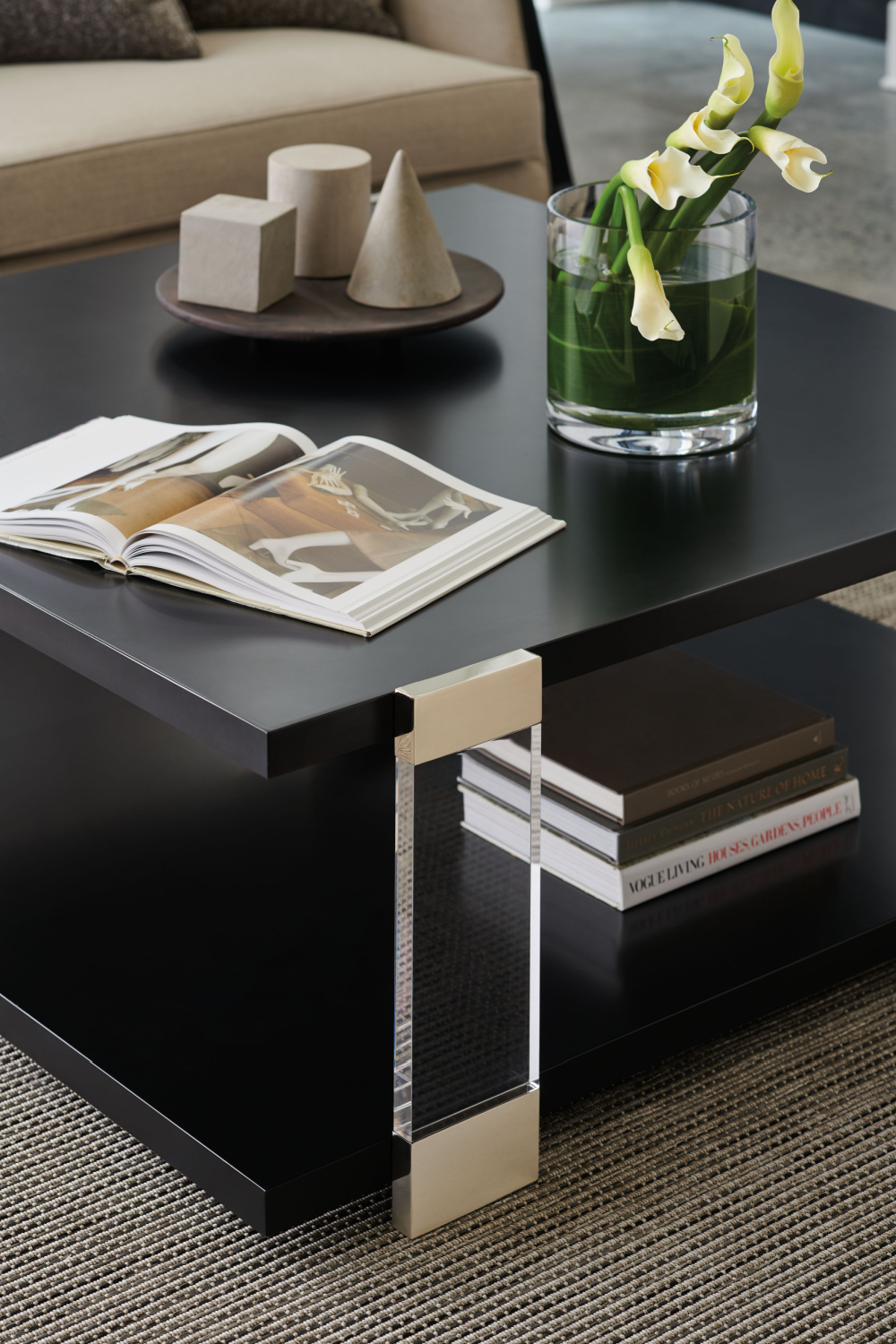 Kwadratowy czarny stolik kawowy | Caracole I'll Take The Corner Table | Caracole.eu.com