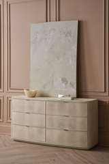 Kremowa komoda Shagreen | Caracole Simply Perfect | Caracole.eu.com