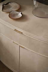 Kremowa szafka nocna Shagreen | Caracole Simply Perfect | Caracole.eu.com
