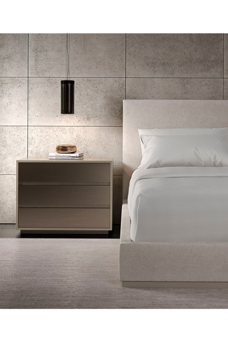 Białe, minimalistyczne łóżko typu queen-size | Caracole The Boutique | Caracole.eu.com