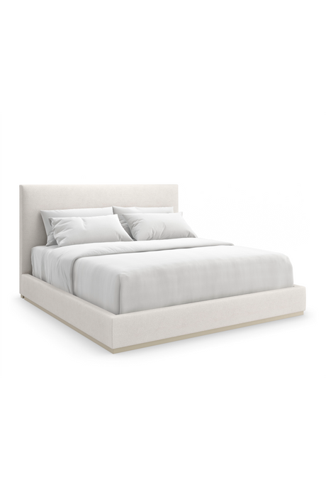 Białe, minimalistyczne łóżko typu queen-size | Caracole The Boutique | Caracole.eu.com