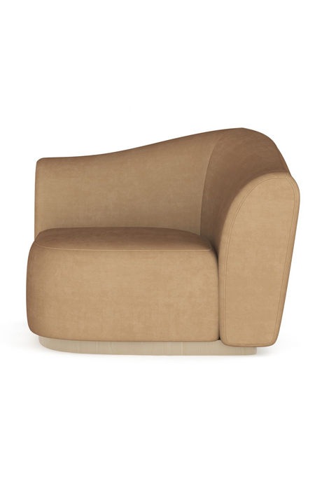 Brązowa aksamitna sofa klinowa | Caracole Kalahari | Caracole.eu.com
