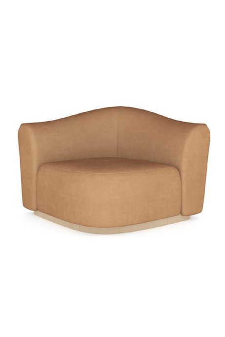 Brązowa aksamitna sofa klinowa | Caracole Kalahari | Caracole.eu.com