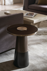 Brązowa klasyczna sofa | Caracole Tuxedo | Caracole.eu.com