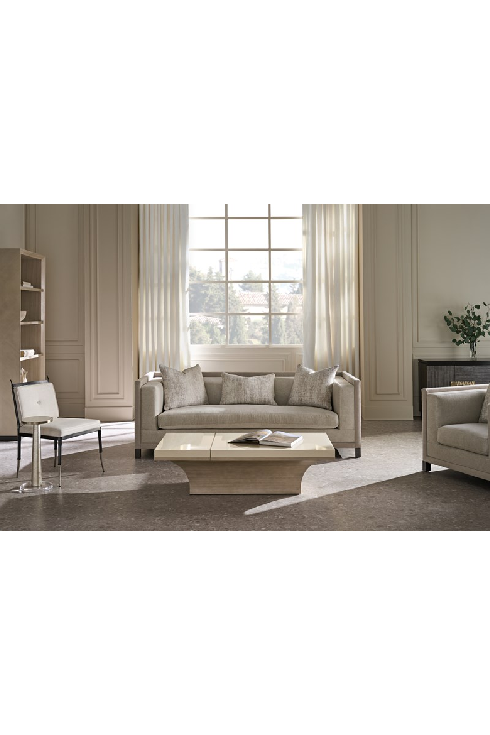 Jasnoszara sofa | Caracole Tuxedo | Caracole.eu.com