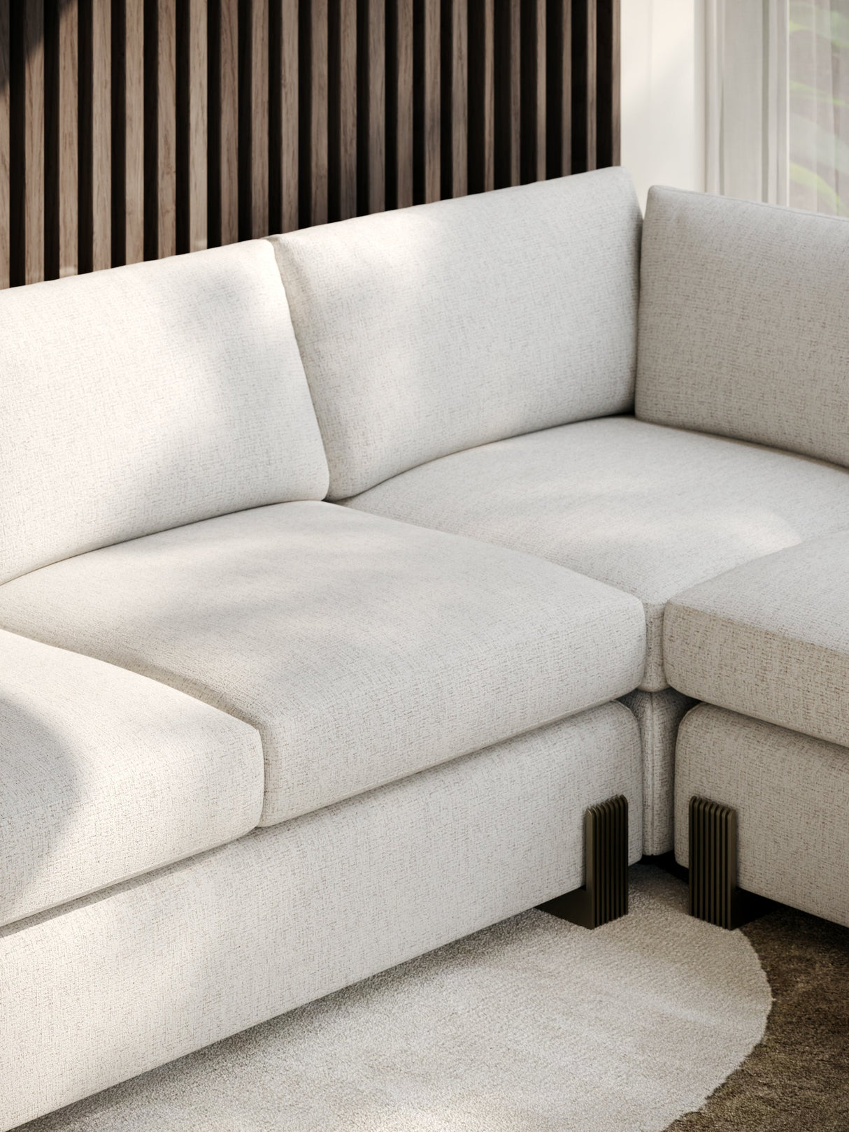 Narożna sofa w kolorze kremowym | Caracole Contrast