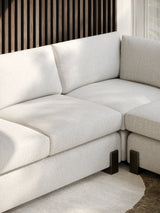 Narożna sofa w kolorze kremowym | Caracole Contrast